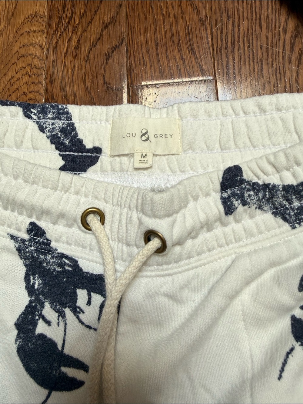 Lou & Grey Loft White Top with Navy Lobster Detail Medium Athleisure Set - Picture 2 of 5